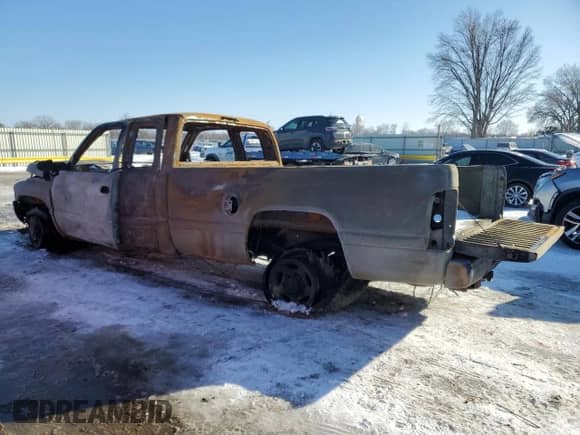 2002 Dodge 2500 with VIN 3B7KC23652M213098, listed as a Copart auction lot 41400225 with Not provided miles and Non repairable. Bid and sale history available at DreamBid. Image 2.