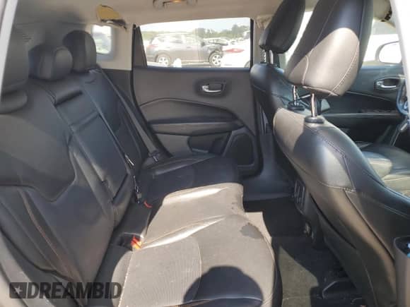 2019 Jeep Compass Limited z VIN 3C4NJDCB1KT621065, wystawiony jako Copart lot #81983025 z przebiegiem 106 745 mil mil oraz Szkoda całkowita • Salvage title. Historia ofert i sprzedaży dostępna na DreamBid. Obrazek 11.