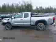 2018 Toyota Tacoma SR5 с VIN 5TFSZ5AN4JX156296, выставлен на аукционе IAAI как лот 41911608 с пробегом 105 340 миль миль и . История ставок и продаж доступна на DreamBid. Изображение 18.