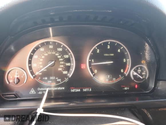 2016 BMW 5 Series 535d xDrive z VIN WBAFV3C55GD687464, wystawiony jako Copart lot #71502605 z przebiegiem 147 244 mil mil oraz Nie do naprawy • Non repairable. Historia ofert i sprzedaży dostępna na DreamBid. Obrazek 9.