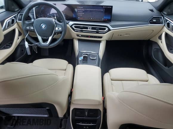 2024 BMW i4 xDrive40 с VIN WBY83FB04RFT01096, выставлен на аукционе Copart как лот 61055045 с пробегом 1 370 миль миль и Списание • Salvage title. История ставок и продаж доступна на DreamBid. Изображение 8.