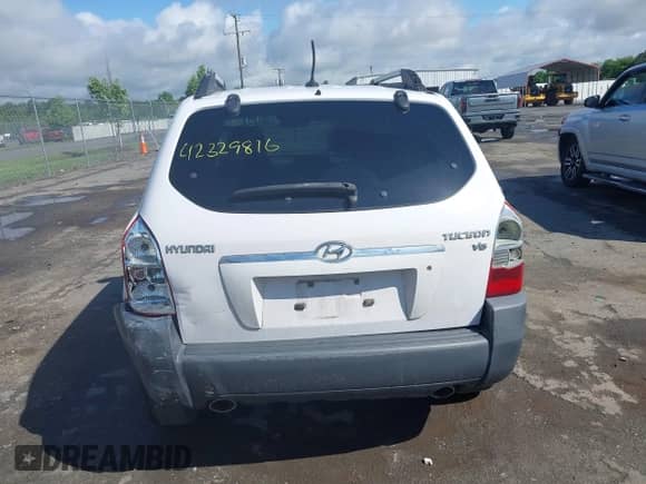 2008 Hyundai Tucson SE with VIN KM8JN12D18U874563, listed as a IAAI auction lot 42329816 with 201,241 mi miles and . Bid and sale history available at DreamBid. Image 16.