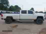 2017 Chevrolet Silverado 2500HD Work Truck z VIN 1GC1KUEG7HF226685, wystawiony jako IAAI lot #42839054 z przebiegiem 204 220 mil mil oraz . Historia ofert i sprzedaży dostępna na DreamBid. Obrazek 6.