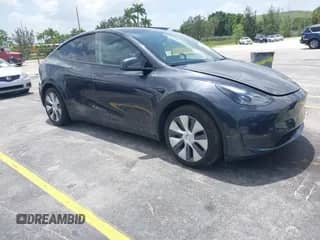 2024 Tesla Model Y с VIN 7SAYGDED8RF038224, выставлен на аукционе IAAI как лот 42679860 с пробегом 28 023 миль миль и . История ставок и продаж доступна на DreamBid. Изображение 1.