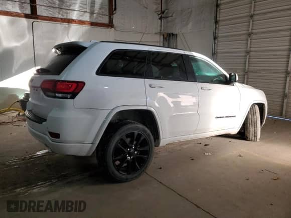 2020 Jeep Grand Cherokee Altitude with VIN 1C4RJFAG4LC416607, listed as a Copart auction lot 84808415 with 65,215 mi miles and Salvage title. Bid and sale history available at DreamBid. Image 3.