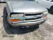 2002 Chevrolet Blazer LS z VIN 1GNDT13W92K219018, wystawiony jako IAAI lot #42967417 z przebiegiem 162 926 mil mil oraz . Historia ofert i sprzedaży dostępna na DreamBid. Obrazek 6.