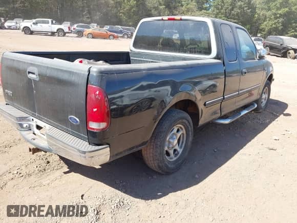 1998 Ford F-150 XL z VIN 1FTRX17LXWNB53022, wystawiony jako IAAI lot #43482059 z przebiegiem 278 109 mil mil oraz . Historia ofert i sprzedaży dostępna na DreamBid. Obrazek 4.