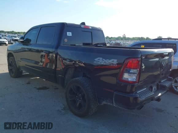 2021 Ram 1500 Big Horn z VIN 1C6SRFFT1MN520081, wystawiony jako IAAI lot #42187257 z przebiegiem 186 011 mil mil oraz . Historia ofert i sprzedaży dostępna na DreamBid. Obrazek 3.