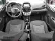 2018 Chevrolet Spark LS z VIN KL8CA6SA1JC423679, wystawiony jako Copart lot #78432184 z przebiegiem 103 343 mil mil oraz Szkoda całkowita • Salvage title. Historia ofert i sprzedaży dostępna na DreamBid. Obrazek 8.