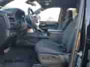 2022 Chevrolet Suburban LS z VIN 1GNSKBKD1NR324812, wystawiony jako Copart lot #81739374 z przebiegiem 65 448 mil mil oraz Czysty tytuł • Clean title. Historia ofert i sprzedaży dostępna na DreamBid. Obrazek 7.