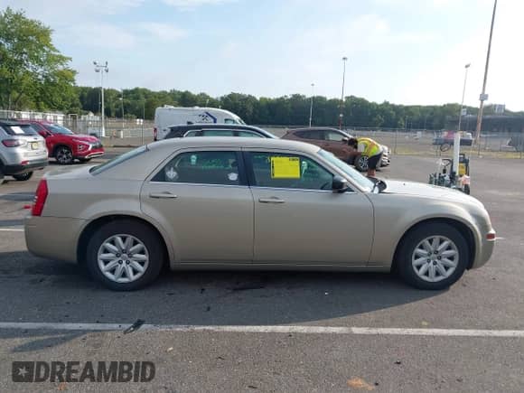 2008 Chrysler 300 LX with VIN 2C3KA43R28H233770, listed as a IAAI auction lot 43068343 with 92,077 mi miles and . Bid and sale history available at DreamBid. Image 13.