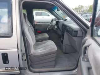 1992 Dodge Caravan Grand SE with VIN 1B4GH44R5NX258694, listed as a IAAI auction lot 42197603 with 152,591 mi miles and . Bid and sale history available at DreamBid. Image 5.