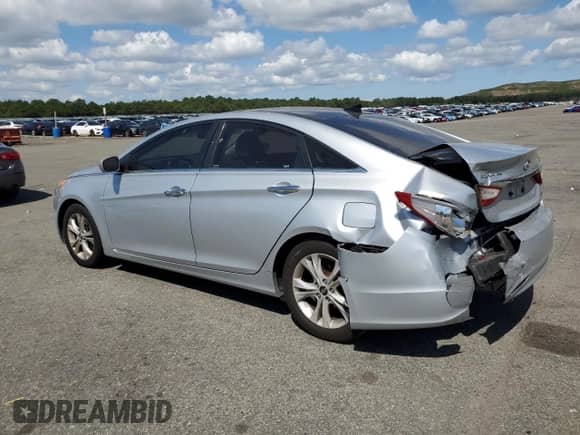 2013 Hyundai Sonata SE с VIN 5NPEC4AC8DH585674, выставлен на аукционе Copart как лот 71251365 с пробегом 206 358 миль миль и На запчасти • Non repairable. История ставок и продаж доступна на DreamBid. Изображение 2.