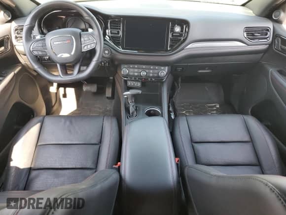 2024 Dodge Durango GT Plus z VIN 1C4RDJDG3RC175802, wystawiony jako Copart lot #71769745 z przebiegiem Nie podano mil oraz Czysty tytuł • Clean title. Historia ofert i sprzedaży dostępna na DreamBid. Obrazek 8.