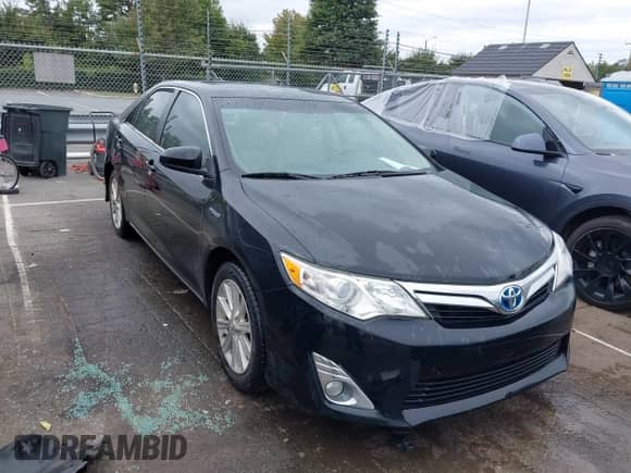 2013 Toyota Camry LE z VIN 4T1BD1FK5DU071300, wystawiony jako IAAI lot #43333370 z przebiegiem 175 536 mil mil oraz . Historia ofert i sprzedaży dostępna na DreamBid. Obrazek 1.