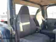 2001 Jeep Wrangler Sport z VIN 1J4FA49S51P352240, wystawiony jako IAAI lot #43492638 z przebiegiem Nie podano mil oraz . Historia ofert i sprzedaży dostępna na DreamBid. Obrazek 8.