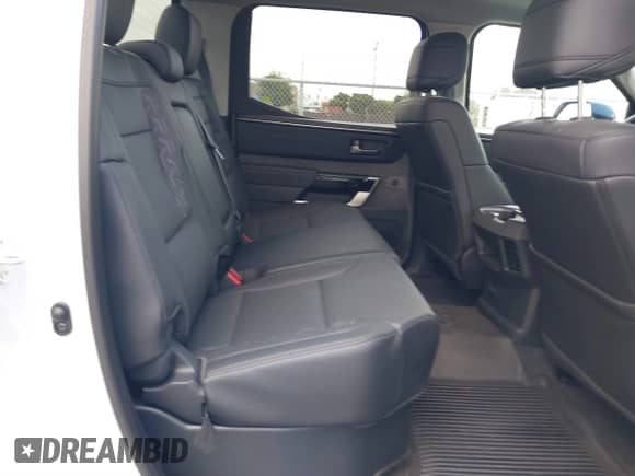 2024 Toyota Tundra Limited z VIN 5TFWA5DB9RX217552, wystawiony jako IAAI lot #41588555 z przebiegiem 3 216 mil mil oraz . Historia ofert i sprzedaży dostępna na DreamBid. Obrazek 8.