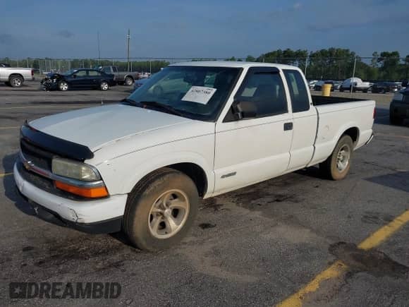 2001 Chevrolet S-10 LS with VIN 1GCCS195018252152, listed as a IAAI auction lot 42807380 with 257,893 mi miles and . Bid and sale history available at DreamBid. Image 2.