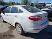 2017 Ford Fiesta SE z VIN 3FADP4BE4HM143139, wystawiony jako IAAI lot #43506063 z przebiegiem 152 151 mil mil oraz . Historia ofert i sprzedaży dostępna na DreamBid. Obrazek 3.