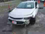 2018 Chevrolet Malibu LS z VIN 1G1ZB5ST7JF277595, wystawiony jako IAAI lot #43289380 z przebiegiem 62 729 mil mil oraz . Historia ofert i sprzedaży dostępna na DreamBid. Obrazek 6.