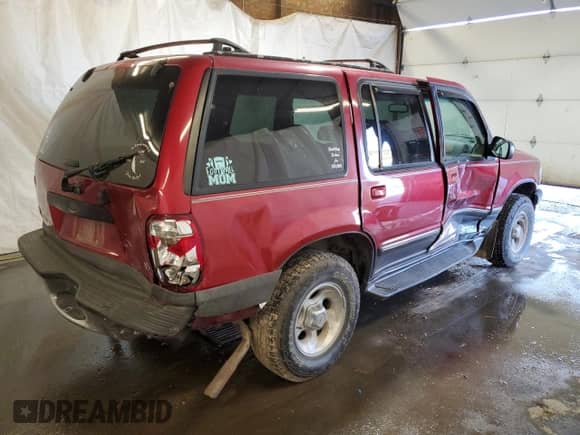 2000 Ford Explorer XLT with VIN 1FMZU73E5YZA24468, listed as a Copart auction lot 82210305 with 125,033 mi miles and Salvage title. Bid and sale history available at DreamBid. Image 3.