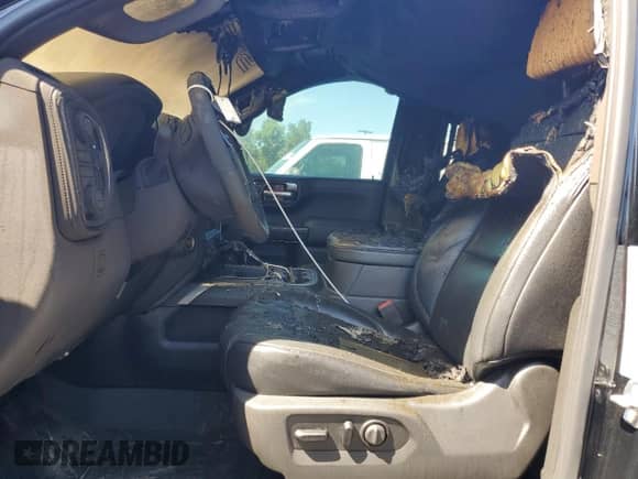 2020 Chevrolet Silverado 1500 RST z VIN 1GCUYEEL1LZ227398, wystawiony jako Copart lot #67792005 z przebiegiem Nie podano mil oraz Szkoda całkowita • Salvage title. Historia ofert i sprzedaży dostępna na DreamBid. Obrazek 7.