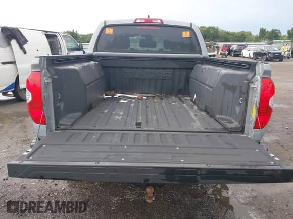 2021 Toyota Tundra SR5 z VIN 5TFDY5F17MX016636, wystawiony jako IAAI lot #42870595 z przebiegiem 122 582 mil mil oraz . Historia ofert i sprzedaży dostępna na DreamBid. Obrazek 12.