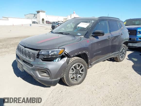 2024 Jeep Compass Trailhawk с VIN 3C4NJDDN4RT135384, выставлен на аукционе IAAI как лот 41251948 с пробегом 6 981 миль миль и . История ставок и продаж доступна на DreamBid. Изображение 18.