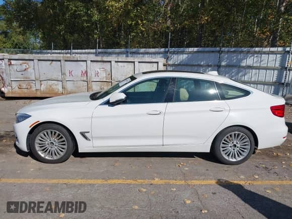 2015 BMW 3 Series 328i Gran Turismo xDrive с VIN WBA3X5C55FD562553, выставлен на аукционе IAAI как лот 43391785 с пробегом 120 678 миль миль и . История ставок и продаж доступна на DreamBid. Изображение 14.