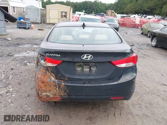 2013 Hyundai Elantra GLS z VIN KMHDH4AE4DU883137, wystawiony jako IAAI lot #42924896 z przebiegiem 238 459 mil mil oraz . Historia ofert i sprzedaży dostępna na DreamBid. Obrazek 17.