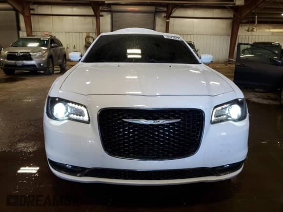 2018 Chrysler 300 S с VIN 2C3CCAGG3JH160629, выставлен на аукционе Copart как лот 65778725 с пробегом 118 403 миль миль и Чистый • Clean title. История ставок и продаж доступна на DreamBid. Изображение 5.