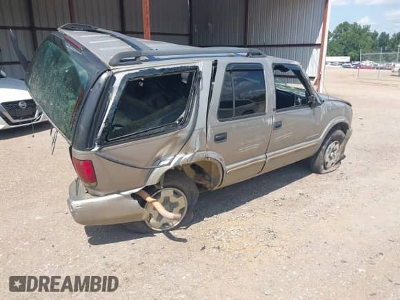 2003 Chevrolet Blazer LS with VIN 1GNDT13X73K101849, listed as a IAAI auction lot 42833790 with 231,538 mi miles and . Bid and sale history available at DreamBid. Image 4.