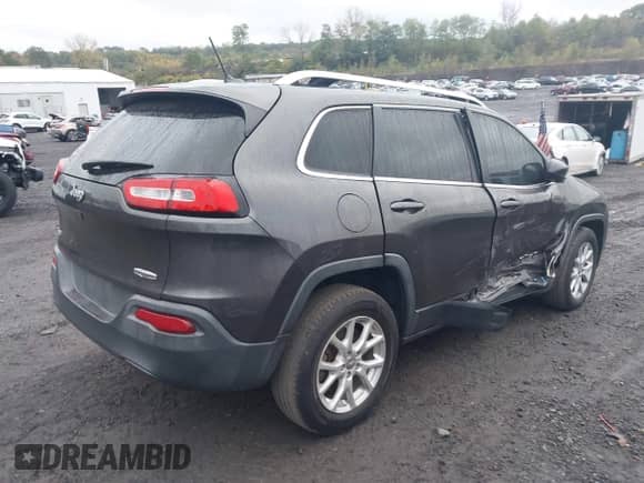 2014 Jeep Cherokee Latitude with VIN 1C4PJMCB4EW220486, listed as a IAAI auction lot 43438847 with 167,956 mi miles and . Bid and sale history available at DreamBid. Image 4.