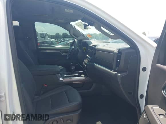 2025 Chevrolet Silverado 1500 LTZ с VIN 3GCUKGE82SG163945, выставлен на аукционе IAAI как лот 42765218 с пробегом 20 426 миль миль и . История ставок и продаж доступна на DreamBid. Изображение 5.