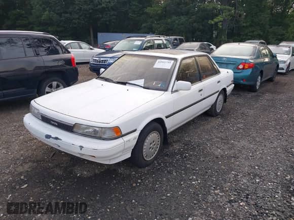 1988 Toyota Camry LE z VIN JT2SV22E5J3248025, wystawiony jako IAAI lot #42921735 z przebiegiem 85 398 mil mil oraz . Historia ofert i sprzedaży dostępna na DreamBid. Obrazek 2.