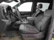 2024 Chevrolet Silverado 1500 ZR2 z VIN 3GCUDHEL4RG135692, wystawiony jako Copart lot #46618335 z przebiegiem Nie podano mil oraz Szkoda całkowita • Salvage title. Historia ofert i sprzedaży dostępna na DreamBid. Obrazek 7.