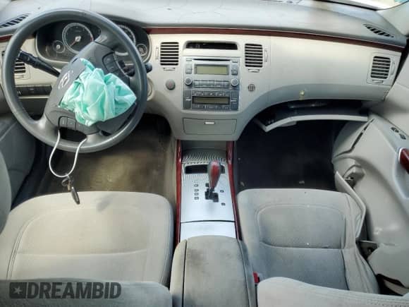 2008 Hyundai Azera GLS z VIN KMHFC46D38A319560, wystawiony jako Copart lot #71249245 z przebiegiem 201 556 mil mil oraz Szkoda całkowita • Salvage title. Historia ofert i sprzedaży dostępna na DreamBid. Obrazek 8.