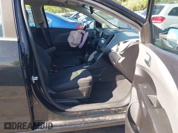 2016 Chevrolet Sonic LT с VIN 1G1JC5SHXG4180398, выставлен на аукционе IAAI как лот 42929032 с пробегом 98 733 миль миль и . История ставок и продаж доступна на DreamBid. Изображение 5.