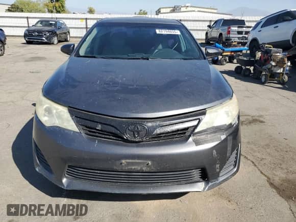 2012 Toyota Camry L z VIN 4T1BF1FK9CU038051, wystawiony jako Copart lot #82194655 z przebiegiem 202 434 mil mil oraz Czysty tytuł • Clean title. Historia ofert i sprzedaży dostępna na DreamBid. Obrazek 5.