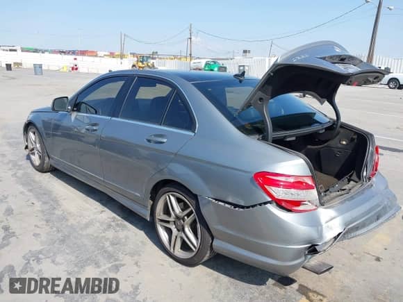 2008 Mercedes-Benz C 350 Sport z VIN WDDGF56X48F174635, wystawiony jako IAAI lot #42150046 z przebiegiem 155 297 mil mil oraz . Historia ofert i sprzedaży dostępna na DreamBid. Obrazek 3.
