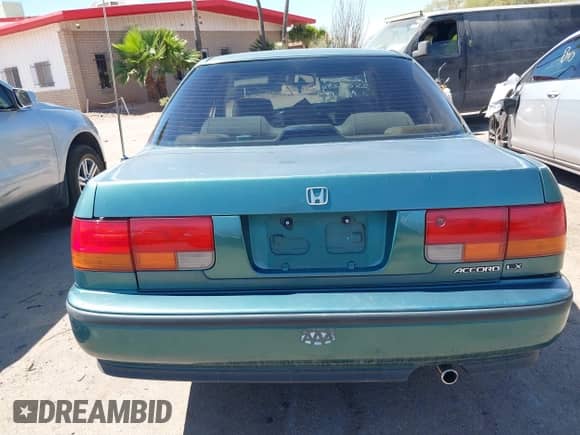 1993 Honda Accord z VIN 1HGCB7650PA172876, wystawiony jako IAAI lot #42397897 z przebiegiem 182 032 mil mil oraz . Historia ofert i sprzedaży dostępna na DreamBid. Obrazek 15.