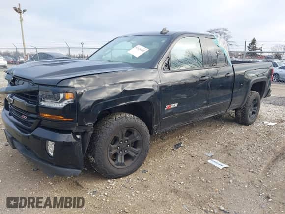 2019 Chevrolet Silverado 1500 LT z VIN 2GCVKPEC8K1230355, wystawiony jako IAAI lot #41124133 z przebiegiem 135 034 mil mil oraz . Historia ofert i sprzedaży dostępna na DreamBid. Obrazek 2.