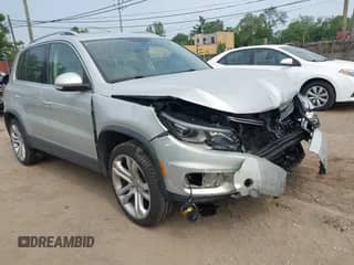 2012 Volkswagen Tiguan SE с VIN WVGBV7AX7CW604589, выставлен на аукционе IAAI как лот 42478977 с пробегом 64 308 миль миль и . История ставок и продаж доступна на DreamBid. Изображение 1.