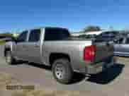 2013 Chevrolet Silverado 1500 LT z VIN 3GCPCSEA9DG215414, wystawiony jako Copart lot #83071594 z przebiegiem 230 791 mil mil oraz Czysty tytuł • Clean title. Historia ofert i sprzedaży dostępna na DreamBid. Obrazek 3.