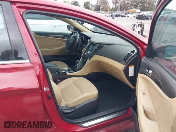 2012 Hyundai Sonata Hybrid z VIN KMHEC4A47CA044013, wystawiony jako IAAI lot #43455525 z przebiegiem 181 387 mil mil oraz . Historia ofert i sprzedaży dostępna na DreamBid. Obrazek 5.