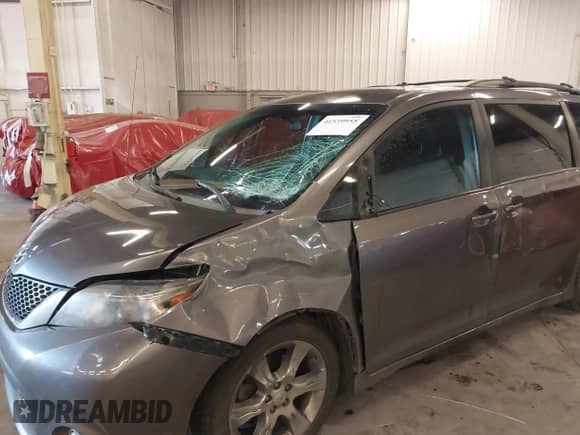 2011 Toyota Sienna SE with VIN 5TDXK3DC7BS034516, listed as a IAAI auction lot 41539955 with 209,309 mi miles and . Bid and sale history available at DreamBid. Image 6.