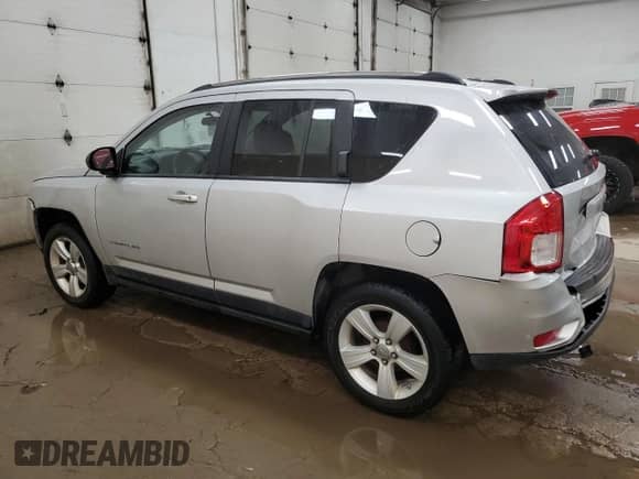 2011 Jeep Compass Latitude with VIN 1J4NT1FB6BD260856, listed as a Copart auction lot 81098705 with 111,933 mi miles and Clean title. Bid and sale history available at DreamBid. Image 2.