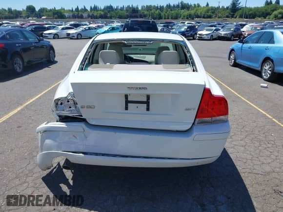 2005 Volvo S60 с VIN YV1RS592452432485, выставлен на аукционе IAAI как лот 42663011 с пробегом 177 739 миль миль и . История ставок и продаж доступна на DreamBid. Изображение 16.