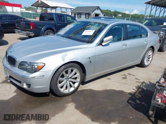 2007 BMW 7 Series 750Li с VIN WBAHN83567DT76390, выставлен на аукционе IAAI как лот 42930927 с пробегом 80 741 миль миль и . История ставок и продаж доступна на DreamBid. Изображение 17.