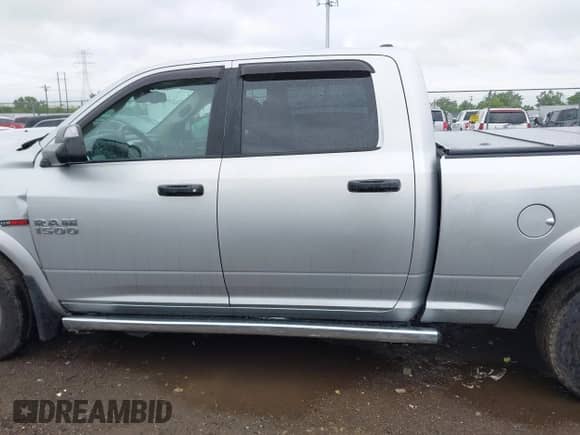 2016 Ram 1500 Outdoorsman z VIN 1C6RR7TMXGS337253, wystawiony jako IAAI lot #42302149 z przebiegiem 93 413 mil mil oraz . Historia ofert i sprzedaży dostępna na DreamBid. Obrazek 14.